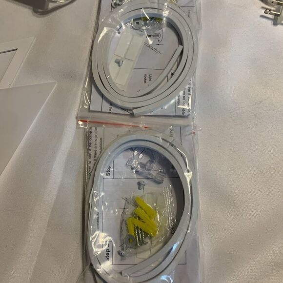 Set of two space saver triangle corner lights.  New in box - Picture 10 of 13